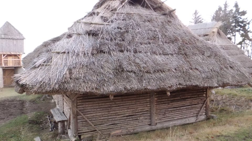 Komplex postavený mimo civilizaci nad Horním Vítkovem u Chrastavy nedaleko severočeského Liberce začala před několika lety budovat parta nadšenců