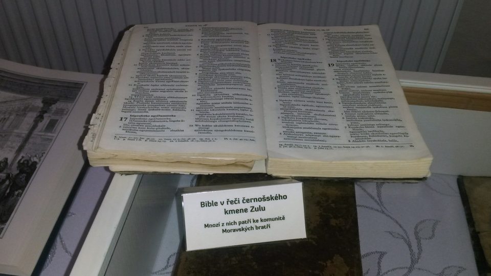 V Jablunkově najdete Bible i v hodně exotických jazycích