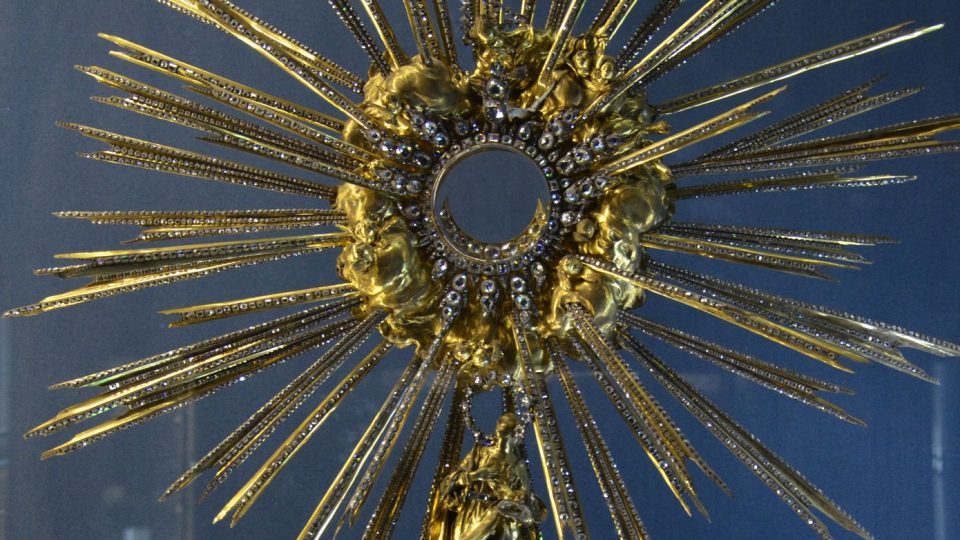 Diamantová monstrance zvaná též Pražské slunce, vytvořená s použitím 6 222 diamantů