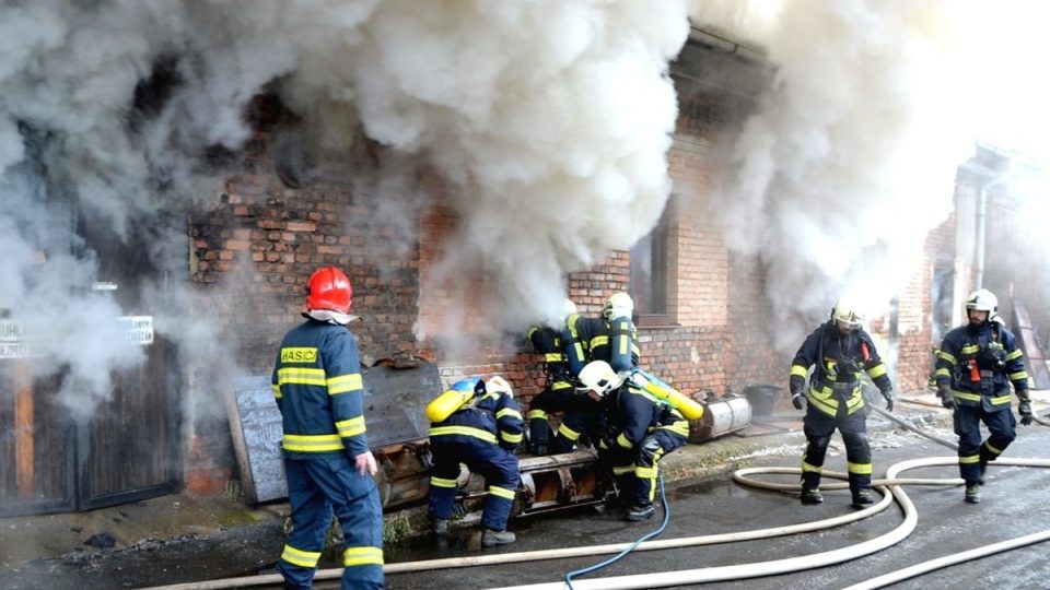 Požár truhlárny v Nejdku na Karlovarsku