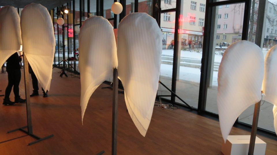 Andělská křídla jsou vyrobena v různých velikostech pro děti i dospělé