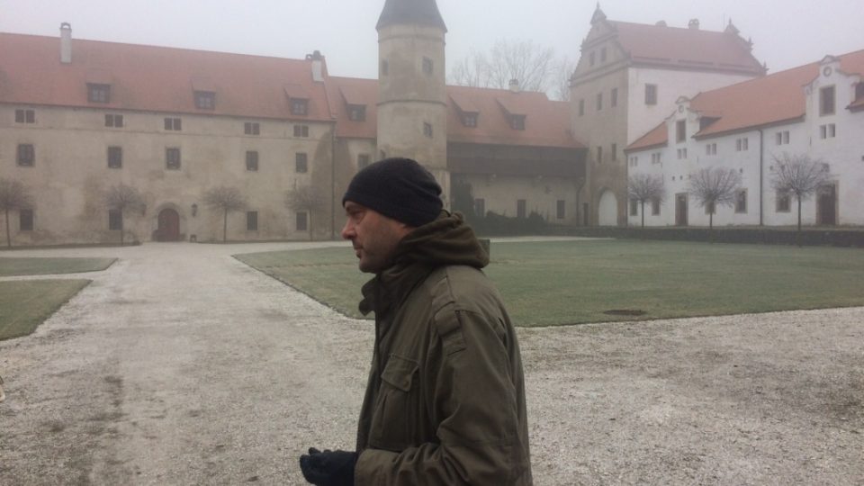 Do zámku v Libouchci na Ústecku se mohli lidé mimořádně podívat při silvestrovské prohlídce | foto: Daniela Pilařová Do zámku v Libouchci na Ústecku se mohli lidé mimořádně podívat při silvestrovské prohlídce