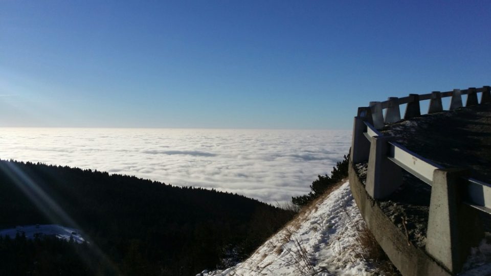 Klub českých turistů v Liberci 42 let stoupá na Nový rok na Ještěd. Letos za výjimečně krásného počasí