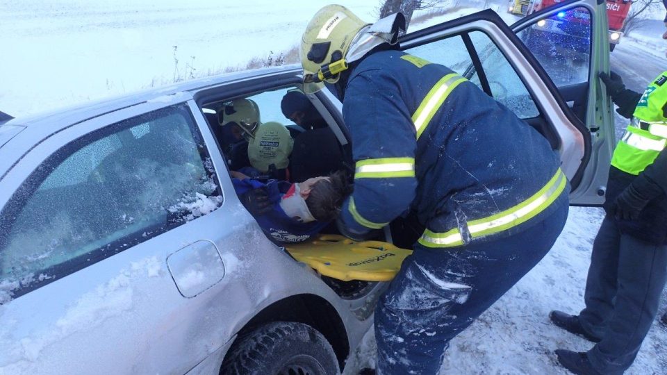 Středočeští hasiči pomáhali řidičům  