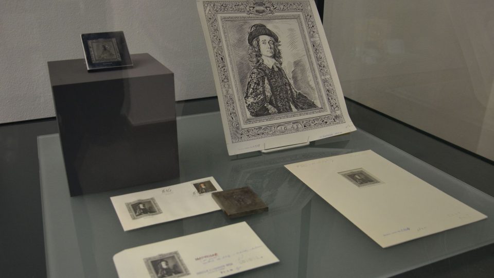 Jak rytec pracuje na nové poštovní známce přiblíží expozice v muzeu