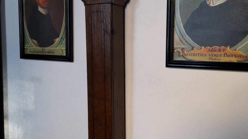 Restaurované vzácné barokní hodiny v klášteře v Plasích
