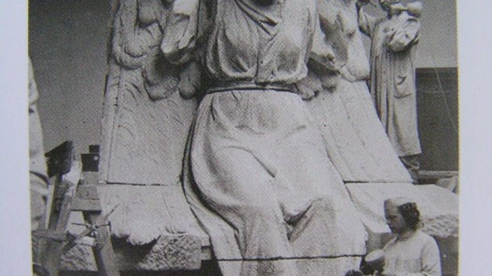 Práce na centrální soše Anděla