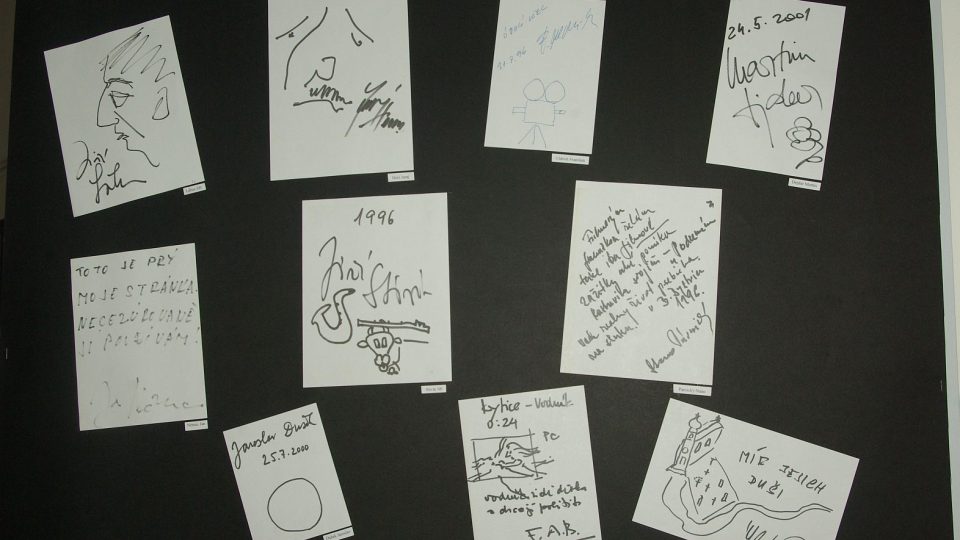 Některé z četných autogramů spojených s filmem a uměleckým životem, které výhradně při osobních setkáních Jaroslav Mužíček posbíral