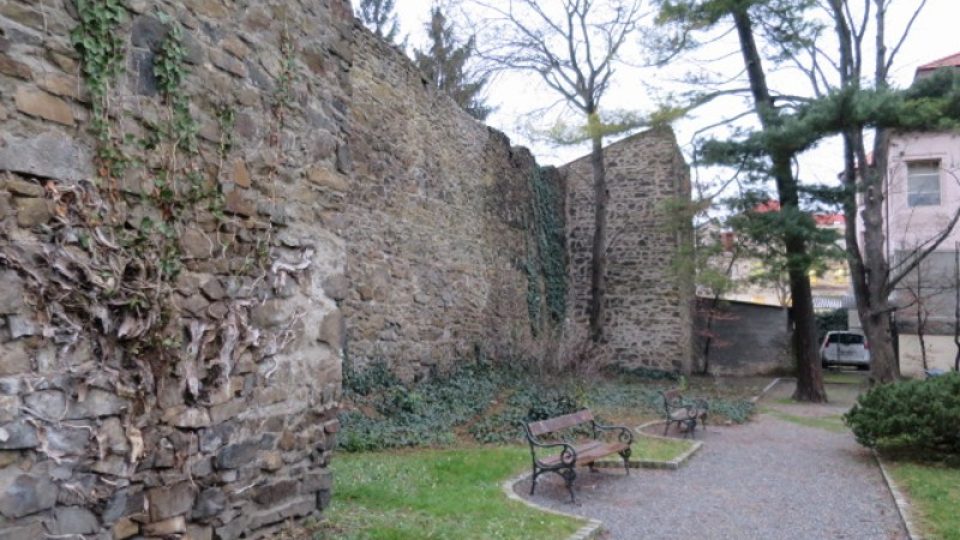 Středověké hradby města Berouna