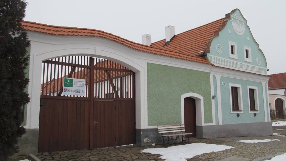 Pro obce na Zbudovských blatech je typické selské baroko, nejvíc se zachovalo v obci Plástovice