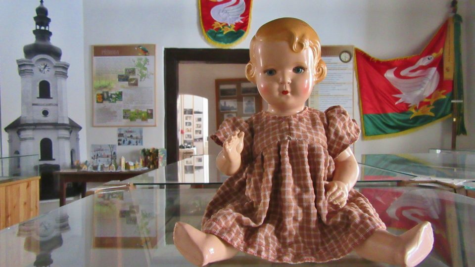 Panenka Ema se vyráběla v Černošíně těsně po válce