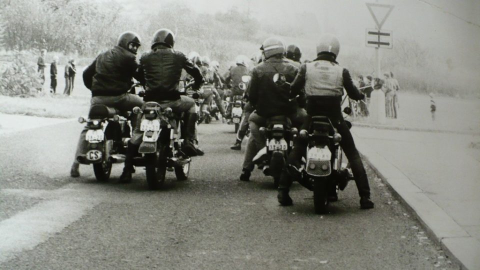 Takhle vypadalo setkání motorkářů v Ústí nad Labem v roce 1982