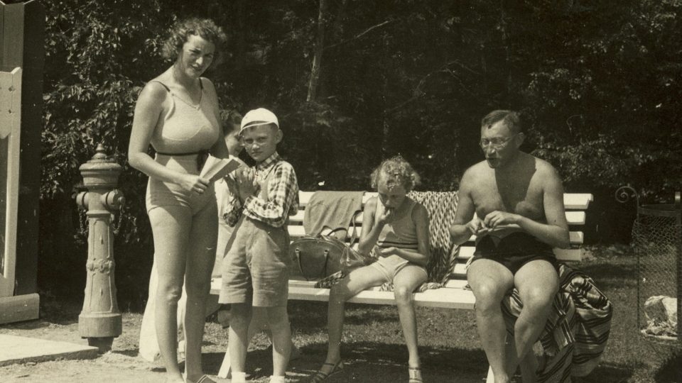 Jenny, Petr, Suzanna a Josef Winternitzovi v lázních 1938