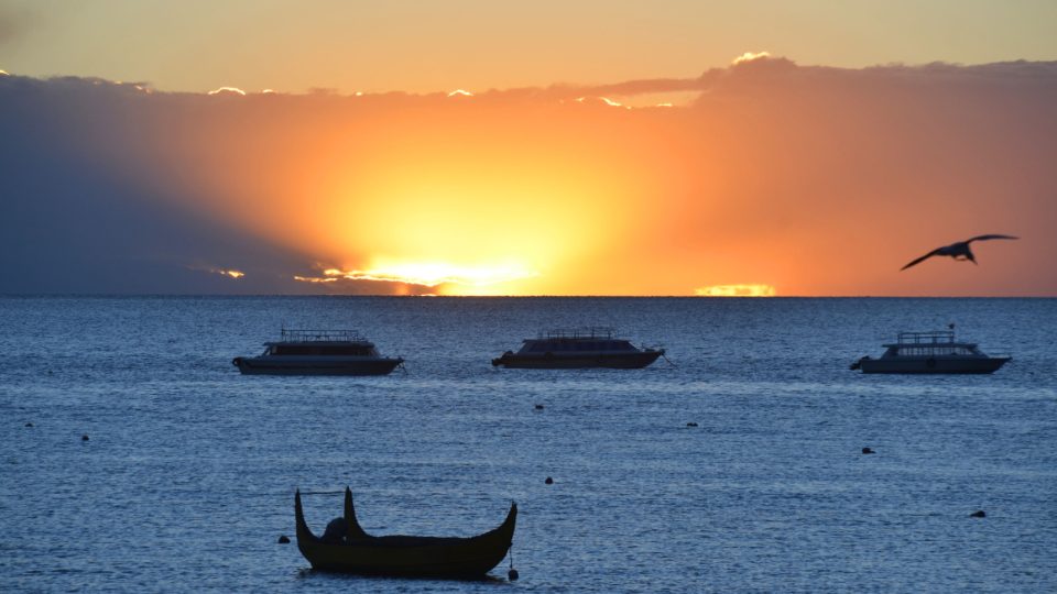 Západ slunce nad jezerem Titicaca