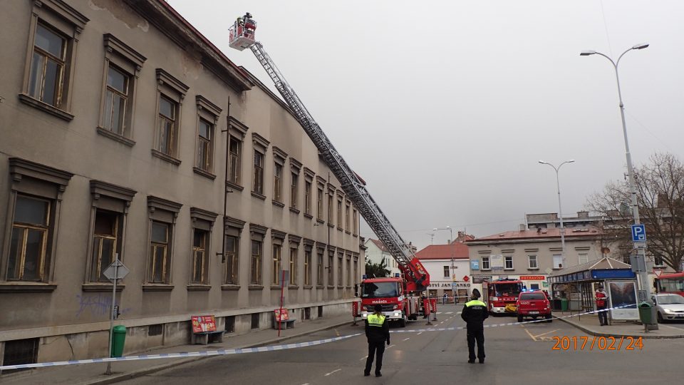 Hasiči z Kolína likvidovali následky silného větru Hasiči z Kolína likvidovali následky silného větru
