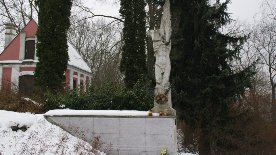 Pomníky padlým odbojářům za druhé světové války vytvořil šumperský sochař Jiří Jílek