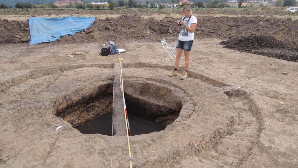 Kostelec hrob - archeoložka Martina Beková