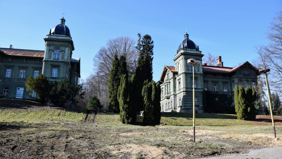 Zdevastované Hückelovy vily v Novém Jičíně jako hotel, kongresové centrum nebo galerie. Takové představy navrhli studenti architektury. 