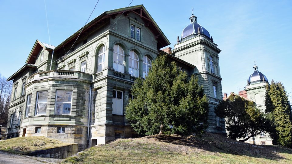 Zdevastované Hückelovy vily v Novém Jičíně jako hotel, kongresové centrum nebo galerie. Takové představy navrhli studenti architektury. 