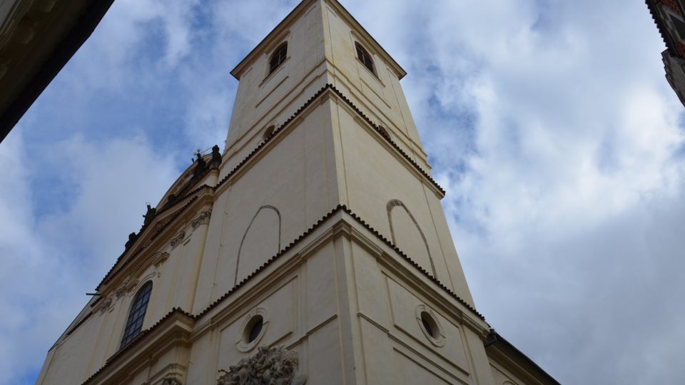 Kostel svatého Jakuba u jednoho ze vstupů do Ungeltu