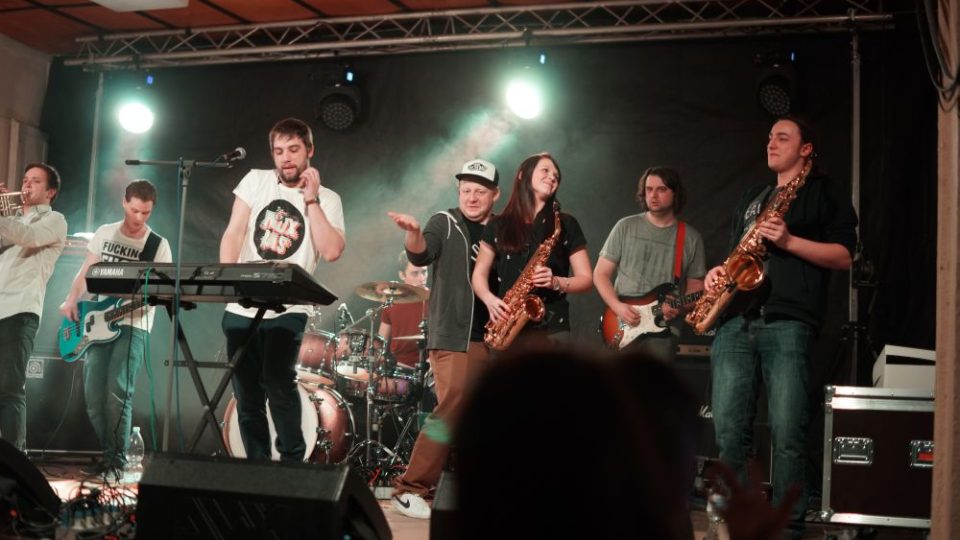 Band-a-SKA stahuje jednoho posluchače za druhým do svého SKákavého světa Band-a-SKA stahuje jednoho posluchače za druhým do svého SKákavého světa