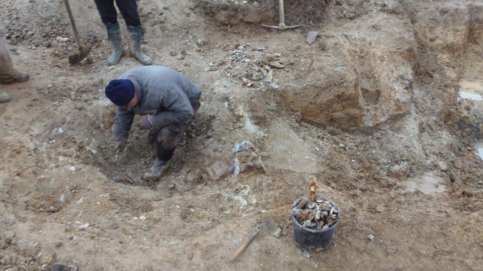 S nákladem pum letěli na Berlín a zřítili se ve východních Čechách - průzkum