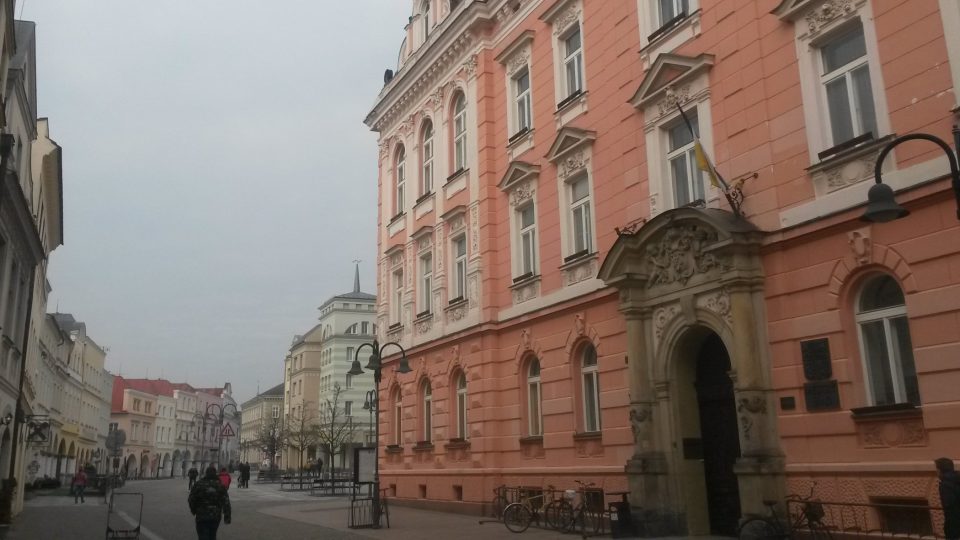 Hlavní vchod do radniční budovy Krnova
