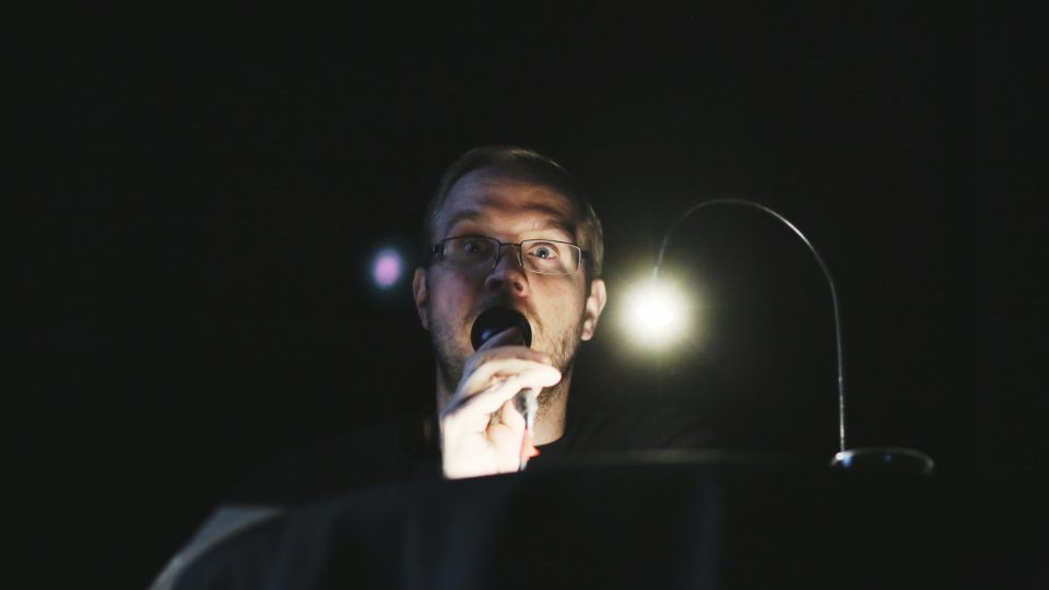 Kamil Fila a pásmo komentovaných ukázek na téma Subverze / Perverze v Kině Světozor Kamil Fila a pásmo komentovaných ukázek na téma Subverze / Perverze v Kině Světozor