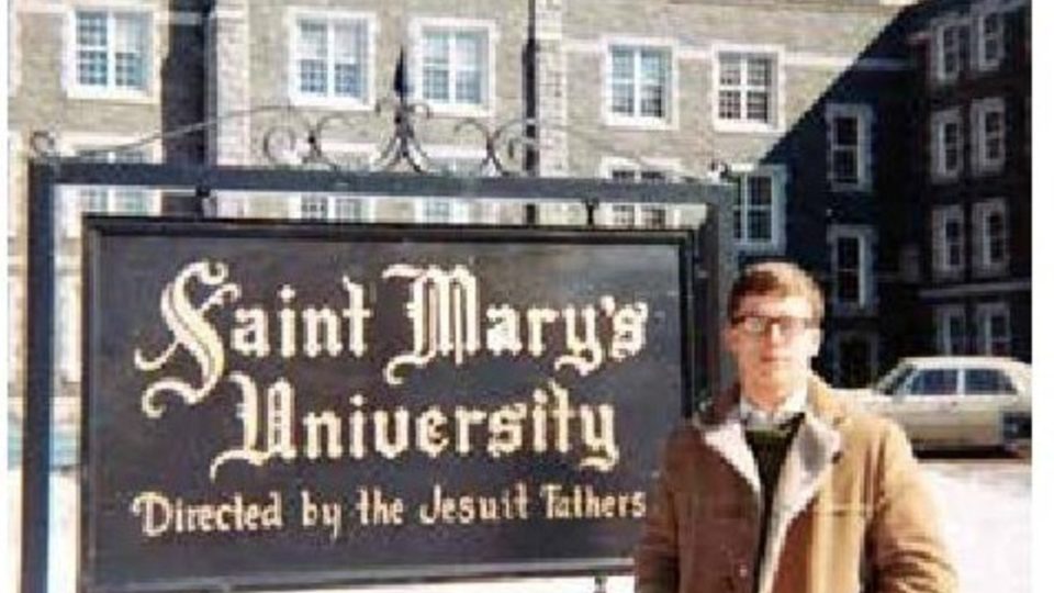 Miloš před univerzitou St Mary´s, asi 1968