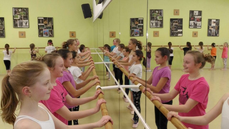 Láska k baletu a tvrdá dřina: Baletní škola v Liberci vychovává pro Šaldovo divadlo malé tanečníky
