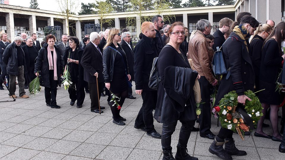 Pohřeb Heleny Štáchové ve strašnickém krematoriu. 