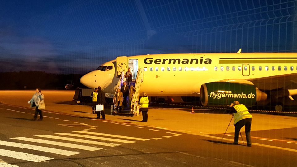 Boeing 737-700 společnosti Germania na letišti v Karlových Varech