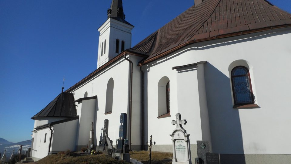 Hřbitov kolem kostela se dnes už nepoužívá