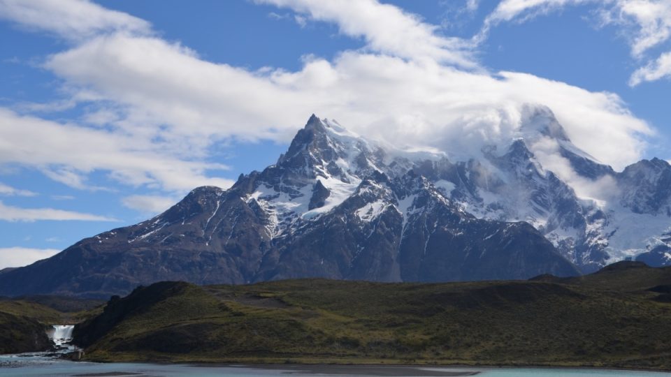 Malý vodopád v parku Torres del Paine