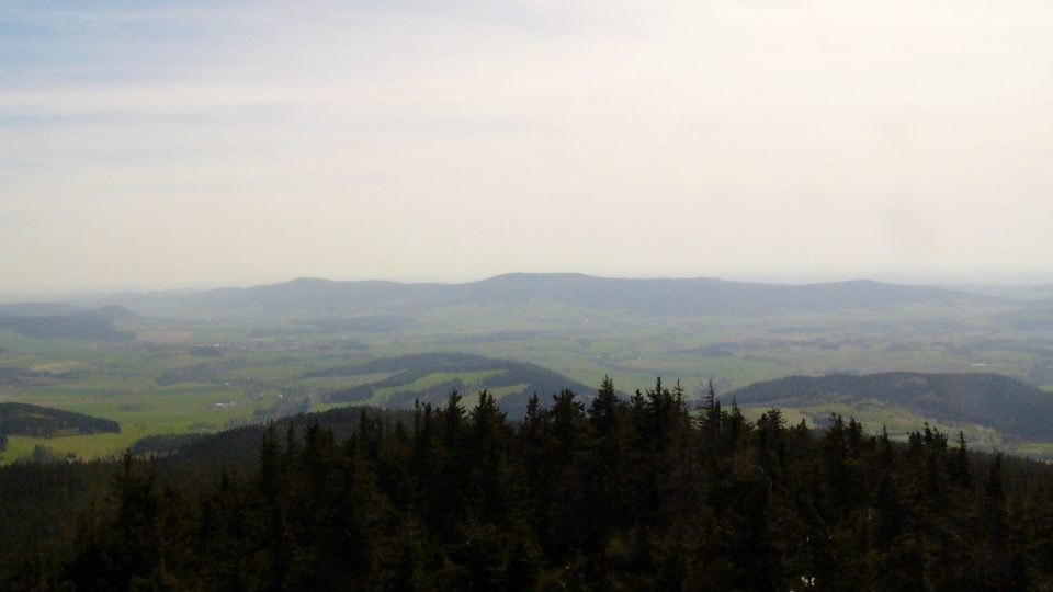 Králická brázda, za ní Bukovohorská hornatina