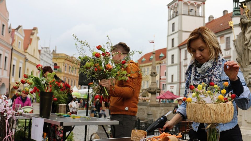 Floristé přivezli jarní inspiraci na akci Květinová Třeboň