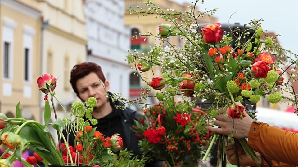 Floristé přivezli jarní inspiraci na akci Květinová Třeboň