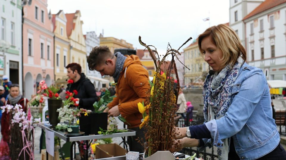 Floristé přivezli jarní inspiraci na akci Květinová Třeboň