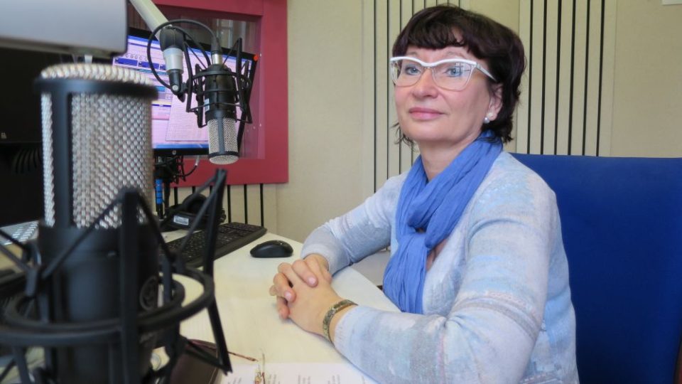 Renata Zemková, ředitelka Domu bez bariér v Hořicích, ve studiu Českého rozhlasu Hradec Králové