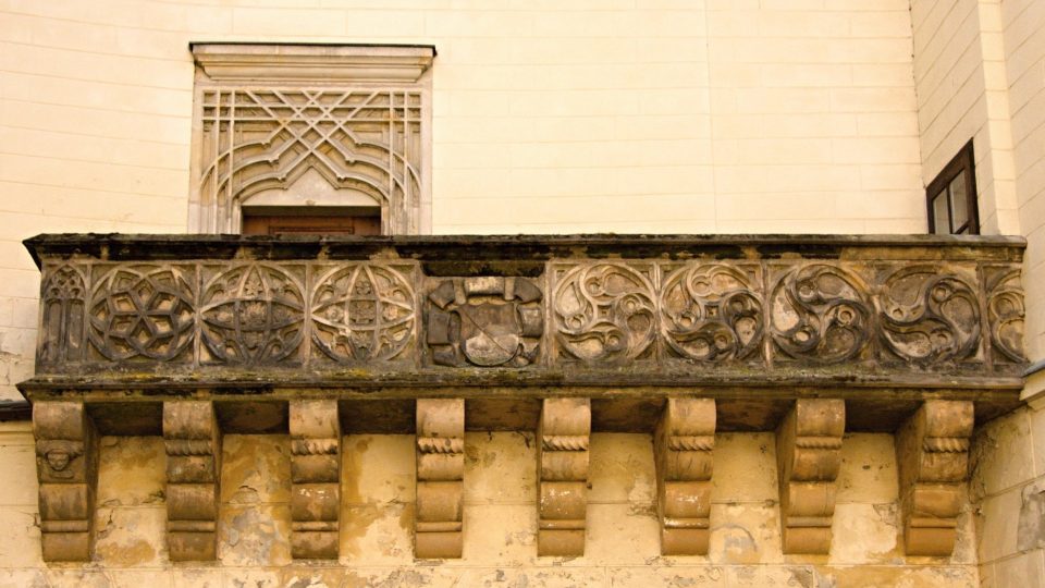 Starý gotický balkon