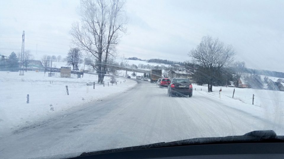 Přívaly sněhu ochromily život na Bruntálsku