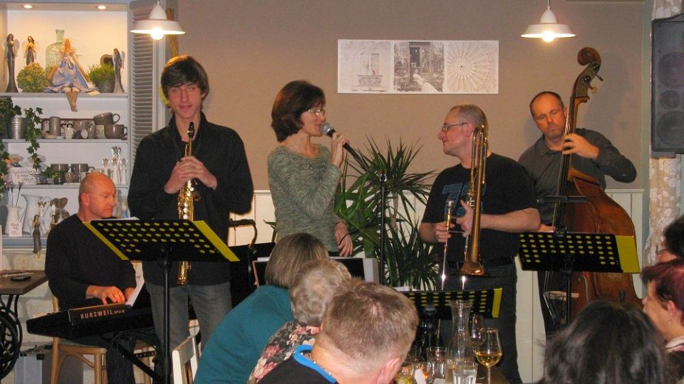 5pm jazz band je kapela z Kostelce nad Orlicí hrající převážně klasický swing a swingové standardy