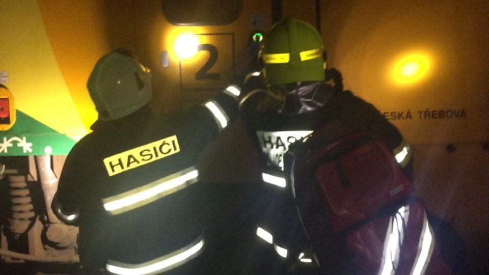 Hasiči, záchranáři i policisté v Královéhradeckém kraji zasahovali u simulované vlakové nehody