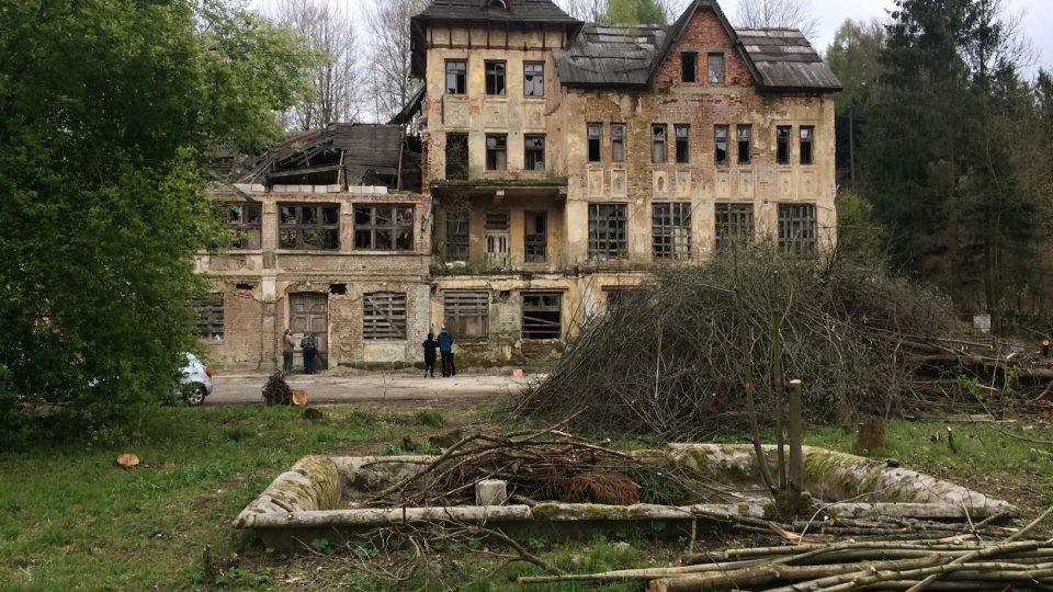 Ruina bývalého lázeňského hotelu