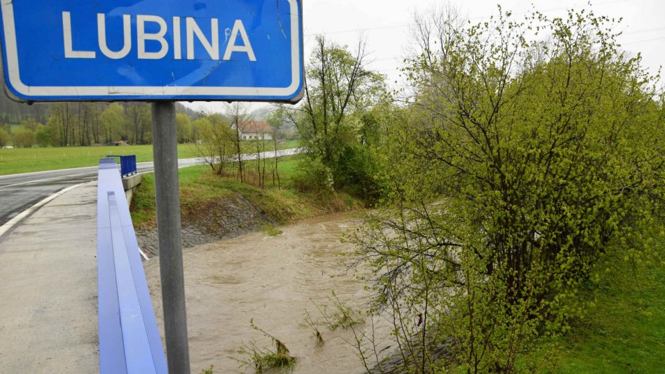 Zvednutá Lubina na začátku kopřivnické části Vlčovice