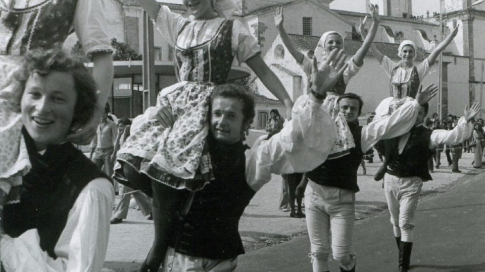 Miloš Vršecký na zahraničním festivalu se Souborem písní a tanců Škoda_foto