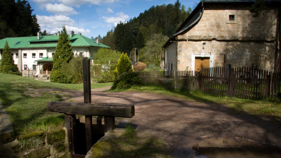 Nebákovský mlýn a turistické zařízení