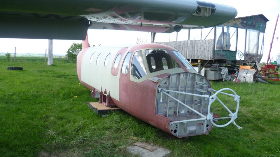 Letadla jsou k vidění v různých fázích restaurování