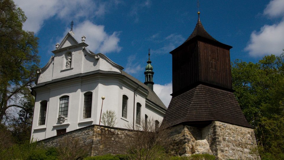 Kostel sv. Jakuba Většího a dřevěná zvonice