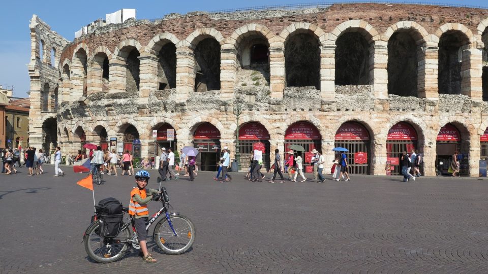 Rodina Zigáčkových cestuje na kole po Evropě (do Benátek)